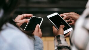 Scopri di più sull'articolo Crescere ed Educare alle Relazioni nel tempo dell’IA