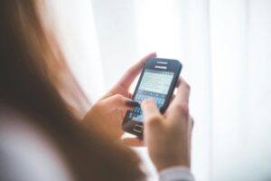 Scopri di più sull'articolo Un like può fare male: il ruolo di chi guarda nel cyberbullismo